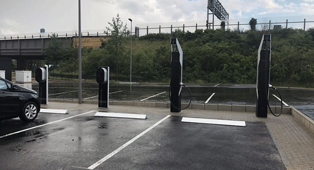 Porsche instala estações de carregamento em Stand de Berlim