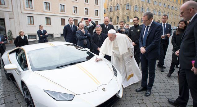 Lamborghini Huracan de Papa vai a leilão