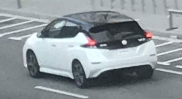 Novo Nissan Leaf fotografado sem camuflagem