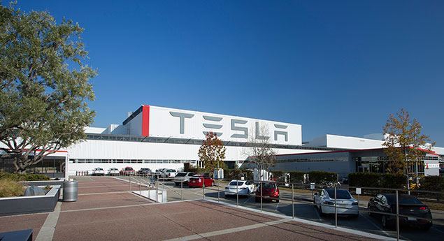 Tesla despede centenas de funcionários