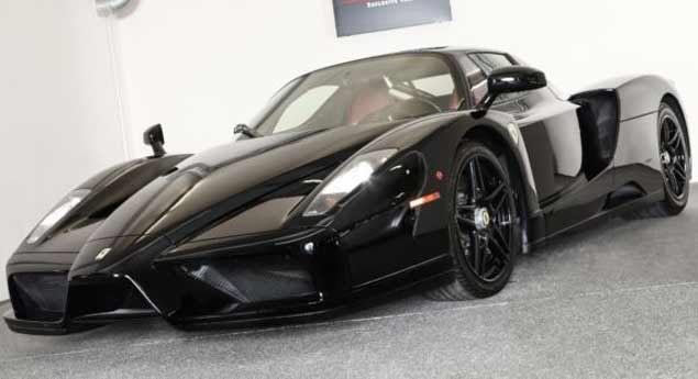 Já viu um Ferrari Enzo preto? há um à venda!