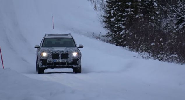 BMW X7 caçado na neve