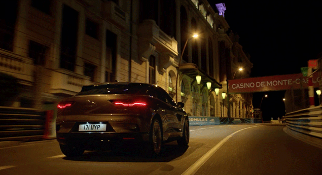 Jaguar I-Pace acelera à noite no circuito do GP de Mónaco