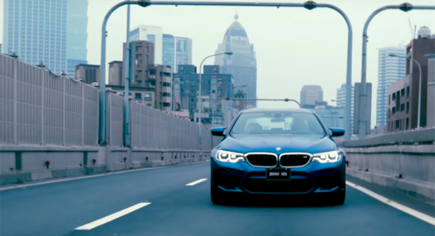 BMW M5 atravessa “cidade fantasma”
