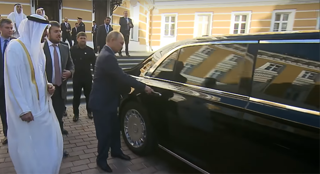 Vladimir Putin apresenta a sua limousine