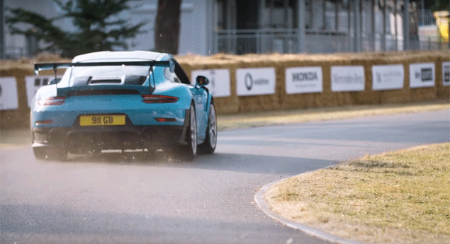 911 GT2 RS mostra como se aborda a rampa de Goodwood
