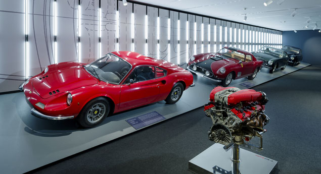 Seja conduzido por Enzo no Museu Ferrari