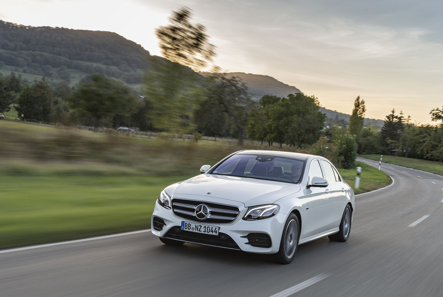 Mercedes estreia-se nos híbridos diesel