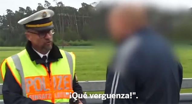 Policia elogiado por evitar mirones nos acidentes (vídeo)