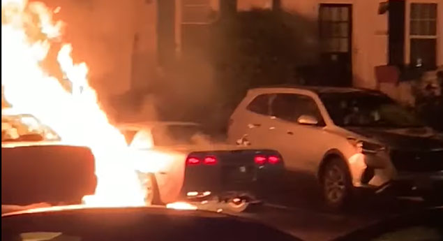 ‘Show off’ transforma Corvette em fogueira (vídeo)