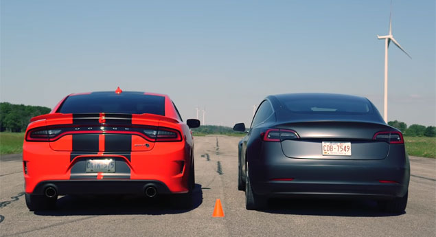 Tesla Model 3 Perfomance vs Dodge Charger Hellcat (vídeo)