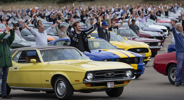 Ford bate recorde mundial de maior desfile de Mustangs