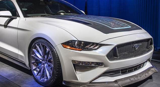 Ford lança Mustang elétrico com caixa de velocidades manual e 900cv