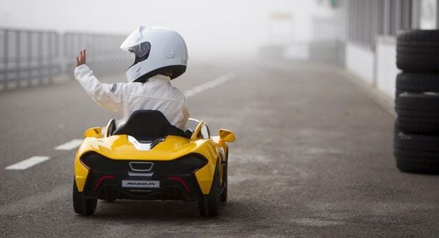 Primeiro McLaren 100% elétrico caçado em vídeo