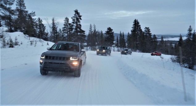 Novos Jeep Renegade e Compass 4xe foram ver o frio na Lapónia