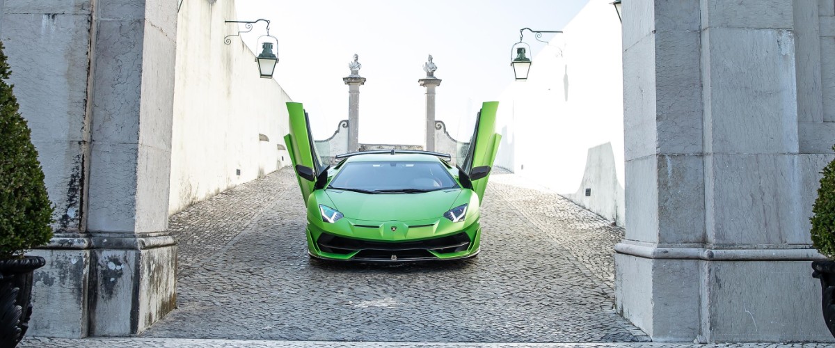 Um erro na produção pode fazer com que as portas do Lamborghini Aventador SVJ não abram a partir do interior