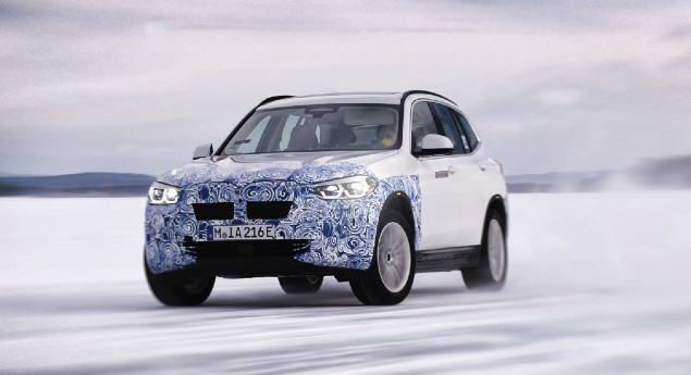 Futuro BMW iX3 apanhado ao sol da Primavera… e sem camuflagem!