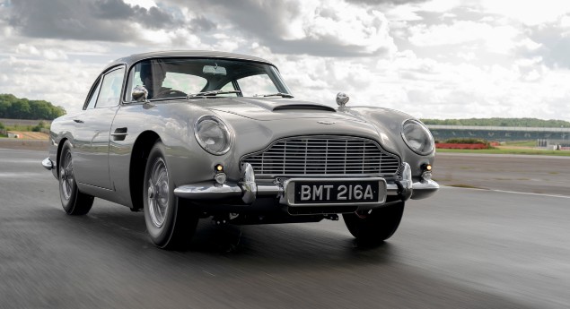 Para os fãs de 007. Aston Martin volta a fabricar DB5 com gadjets e tudo!