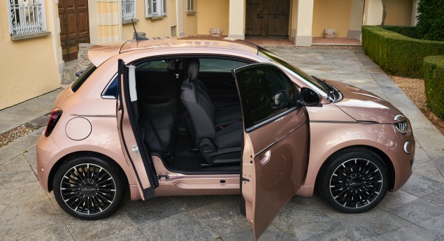 Fiat 500 recebe nova versão com apenas três portas