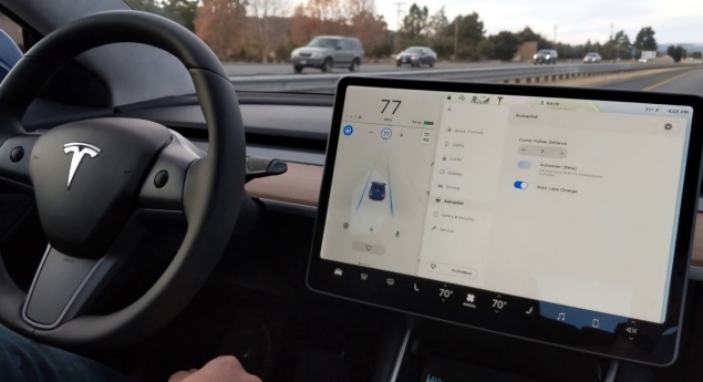 Sem cabos. Vídeo mostra centenas de Tesla a fazerem atualização over-the-air