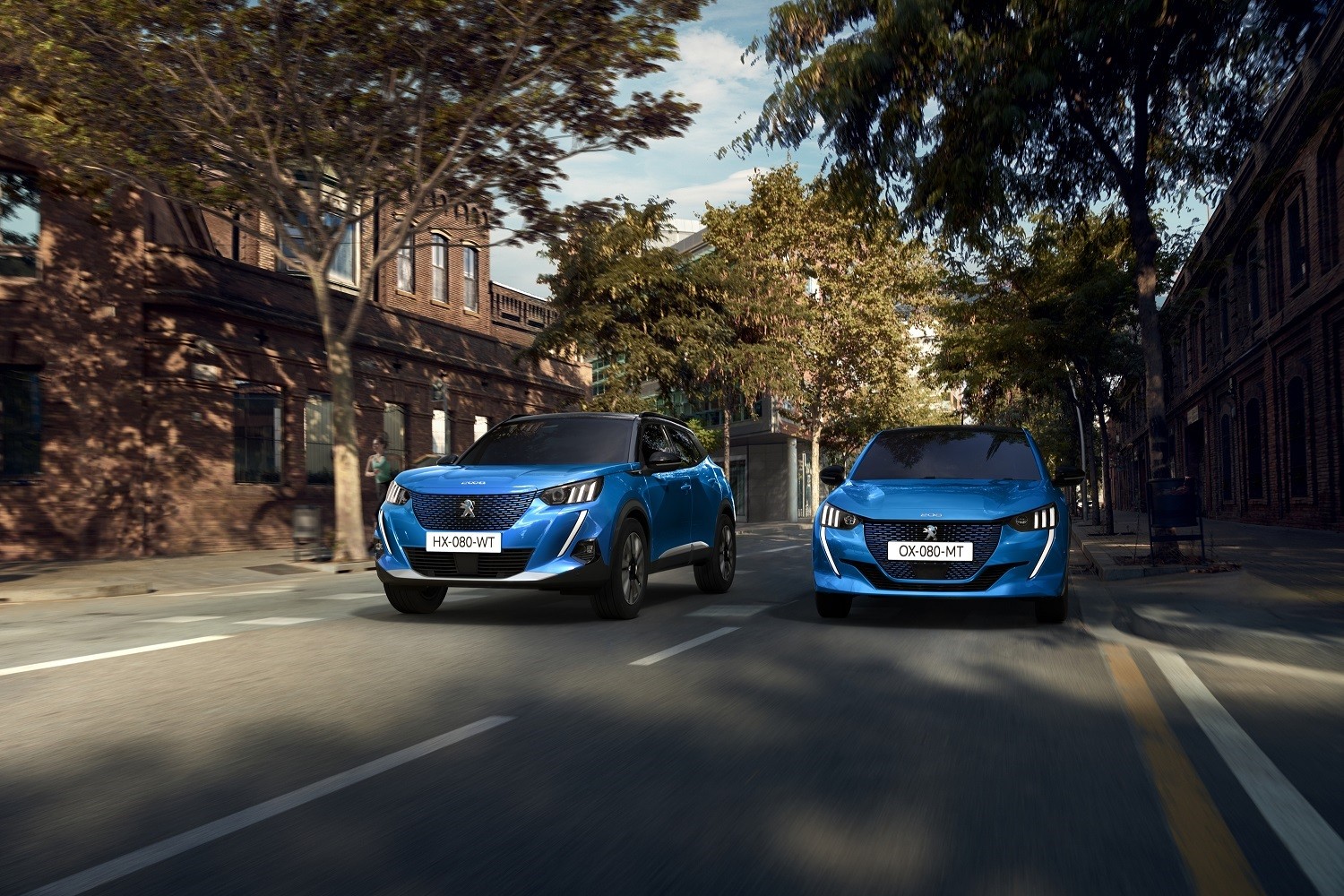 Os Peugeot e-208 e e-2008 são os pontas-de-lança de uma estratégia que tornará a marca do leão 100% elétrica 