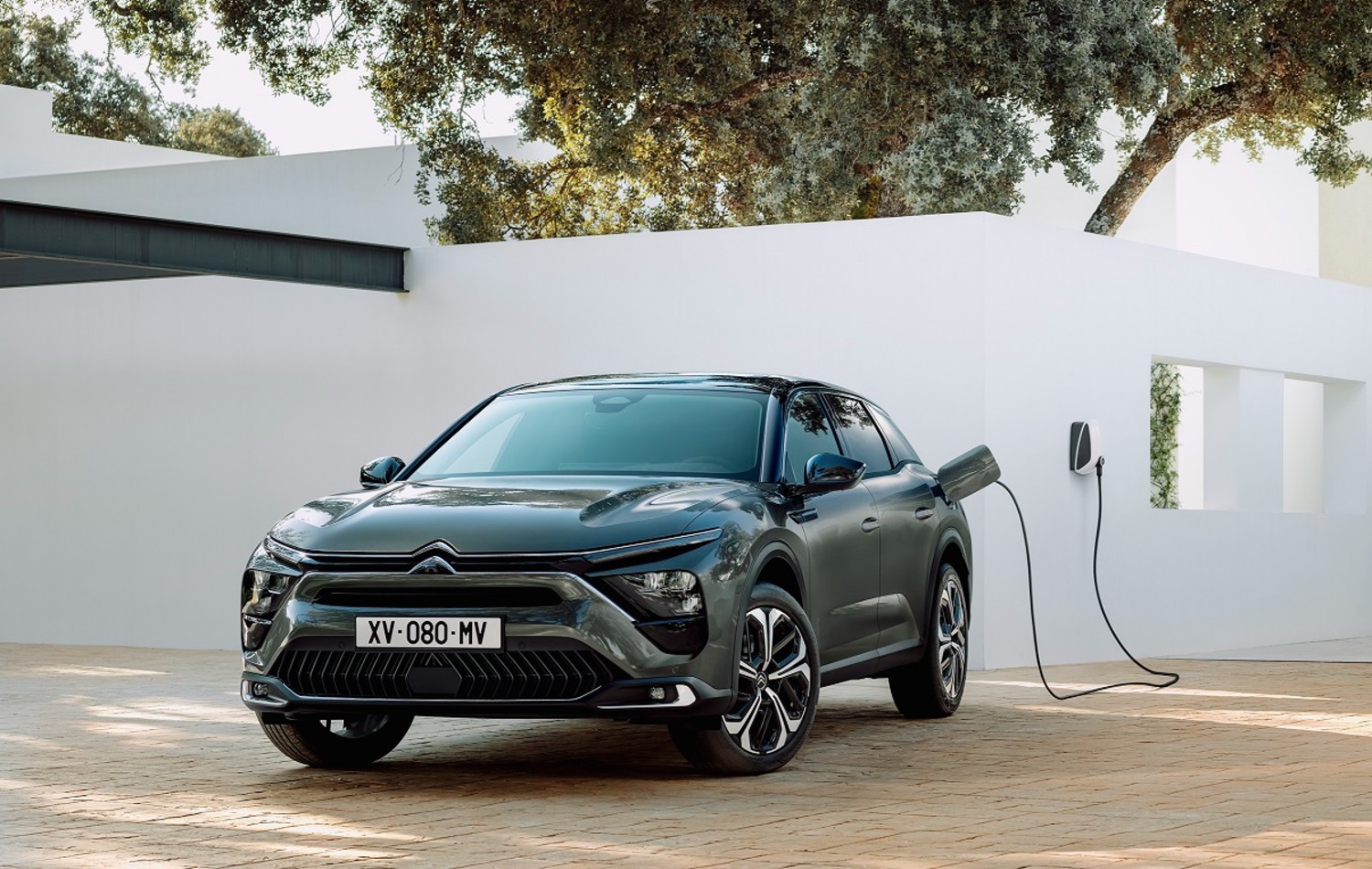 A Citroën acaba de introduzir uma nova motorização PHEV de 180 cv na gama C5  