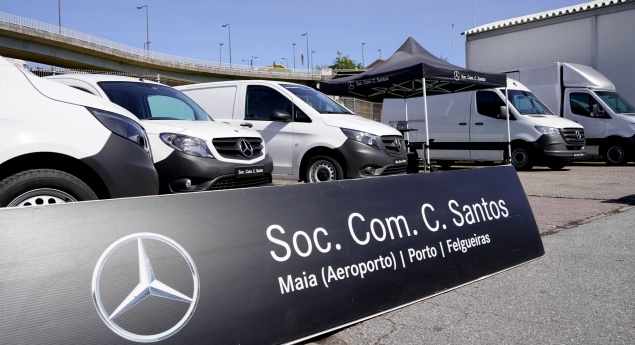 Comerciais Mercedes-Benz expostos no Mercado Abastecedor do Porto