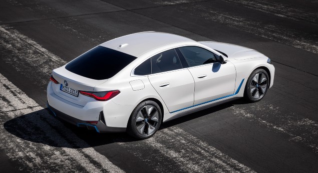 Gran Coupé EV já tem preços. BMW i4 chega em 2022 com enfoque na condução