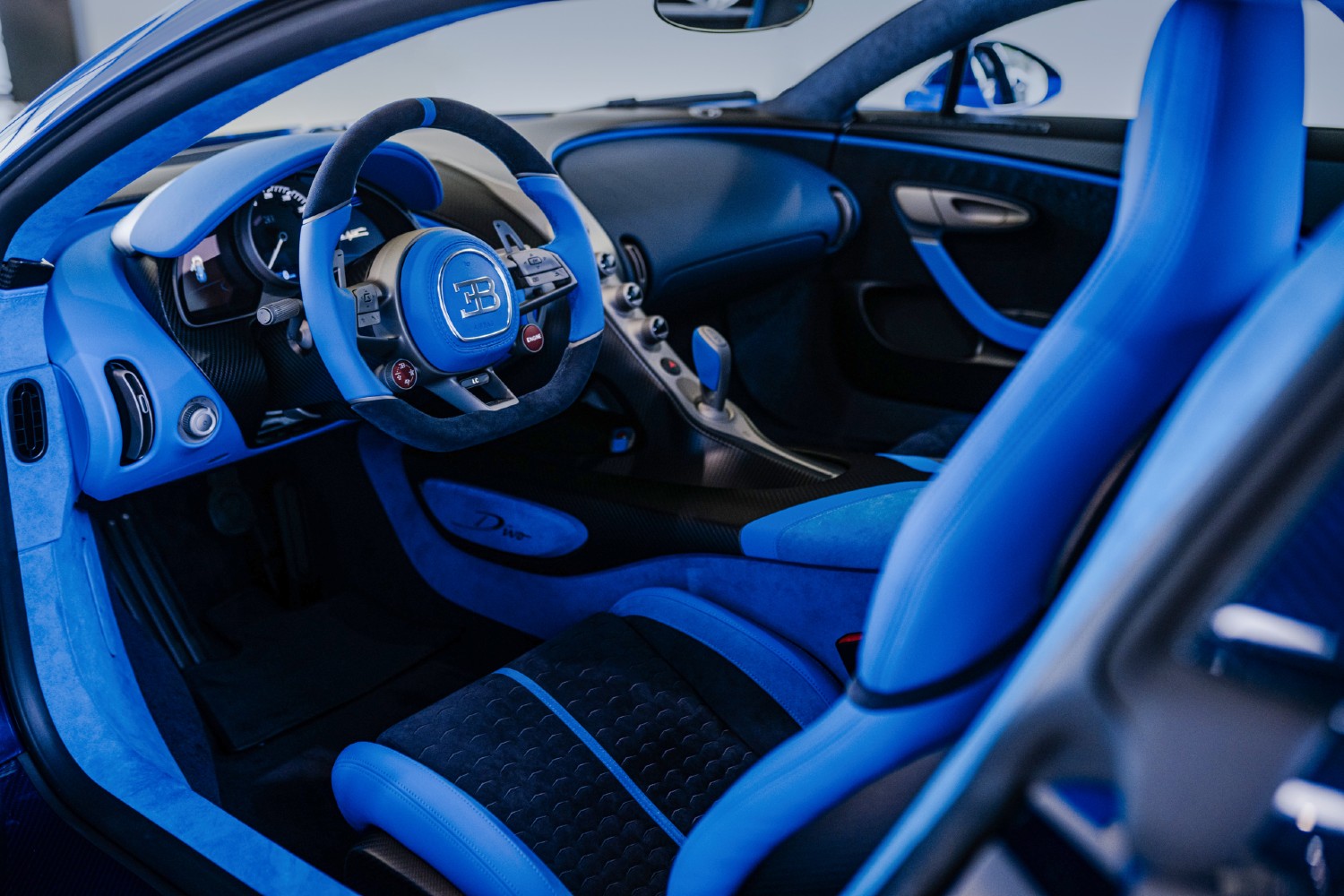 O último Bugatti Divo faz do azul a sua cor