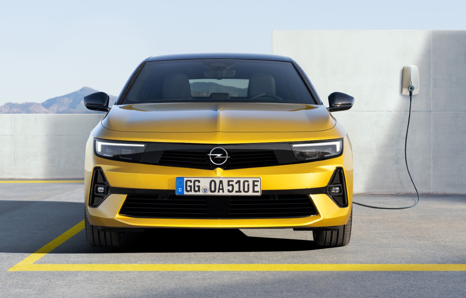 As imagens agora reveladas reafirmam a presença do Opel Vizor no novo Astra