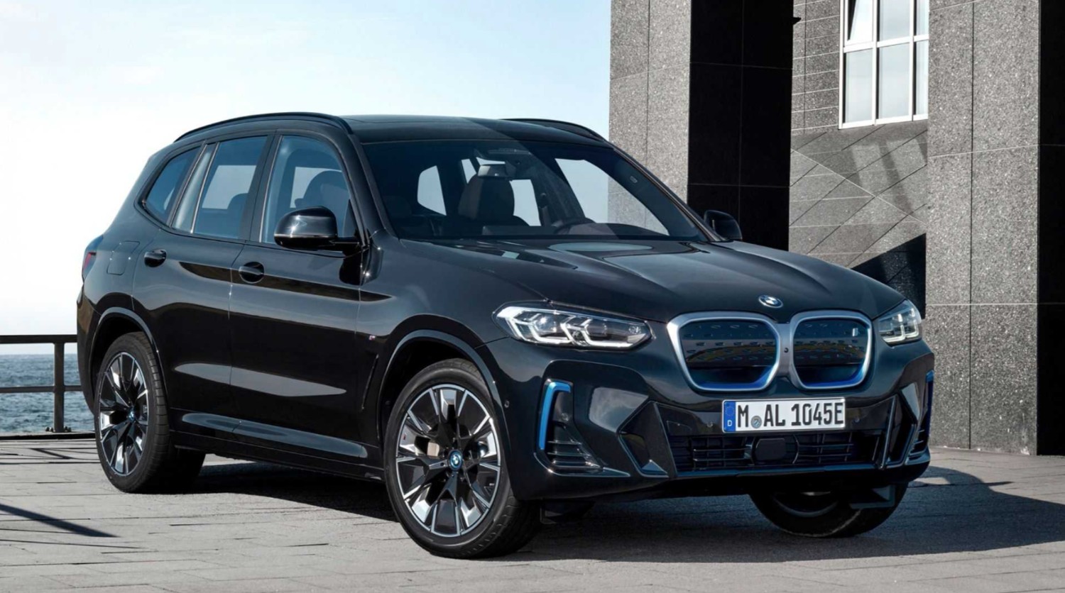 Grelha e ópticas apresentam as maiores alterações na frente do renovado BMW iX3