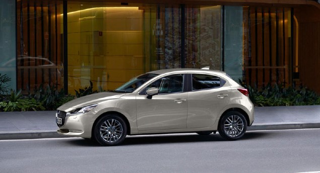 Mazda 2 entra na meia-idade com mais potência e equipamento