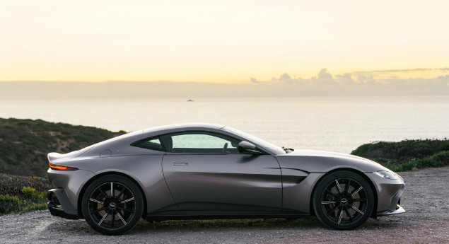 Previsto para 2022. Aston Martin volta a mostrar o renovado Vantage V12