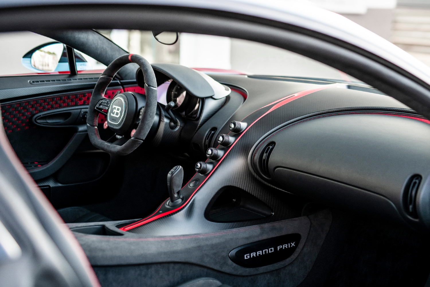 A partir de agora, caberá à 'Bugatti Sur Mesure' satisfazer as exigências mais mirabolantes dos clientes