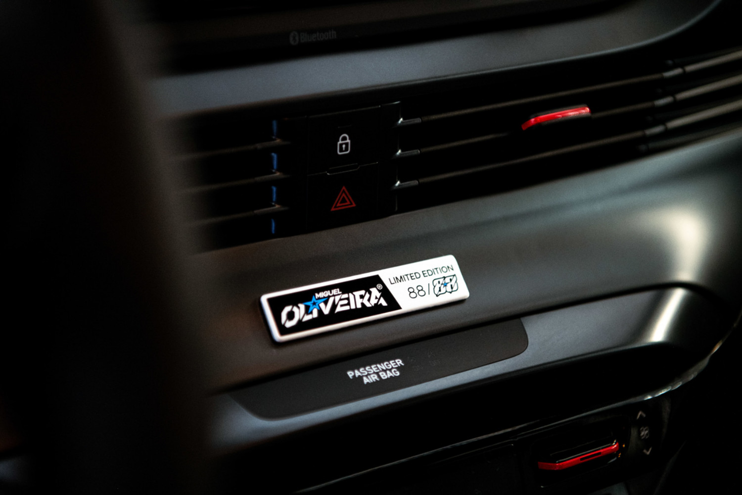 O Hyundai i20 'Miguel Oliveira' tem pormenores específicos, como é o caso do badge com o número de cada unidade 
