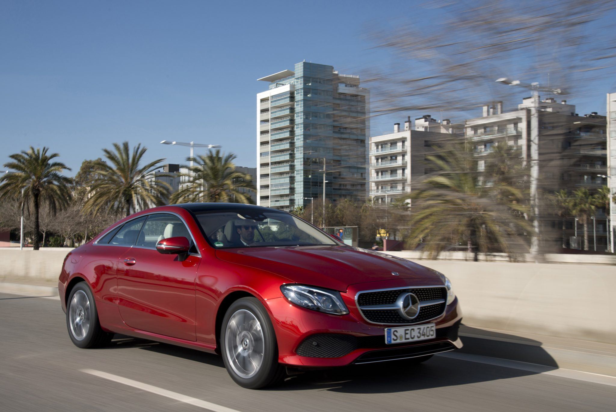 Mercedes-Benz E Coupé começa nos 62 450€