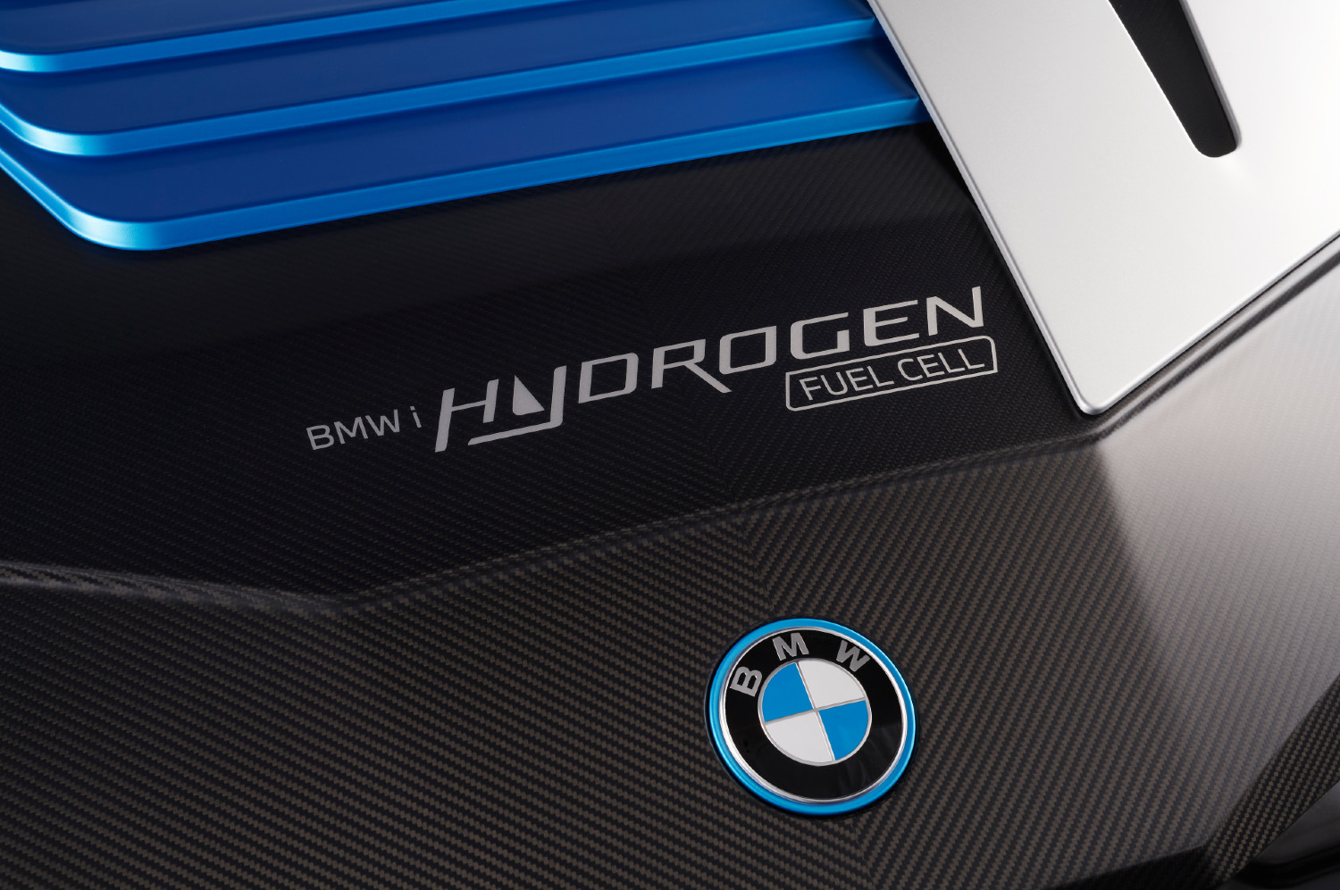 A BMW tem sido um dos fabricantes que tem apostado no desenvolvimento e afirmação do hidrogénio na indústria automóvel