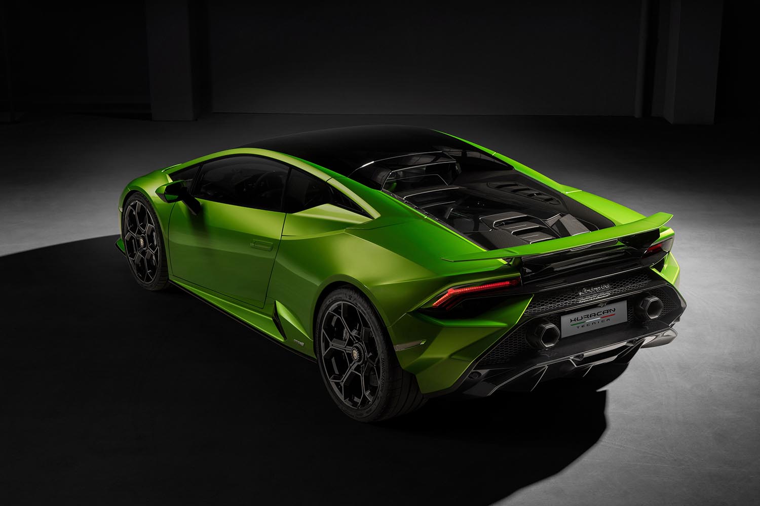 Ao contrário dos SUV, os superdesportivos da Lamborghini deverão manter os motores de combustão... eletrificados