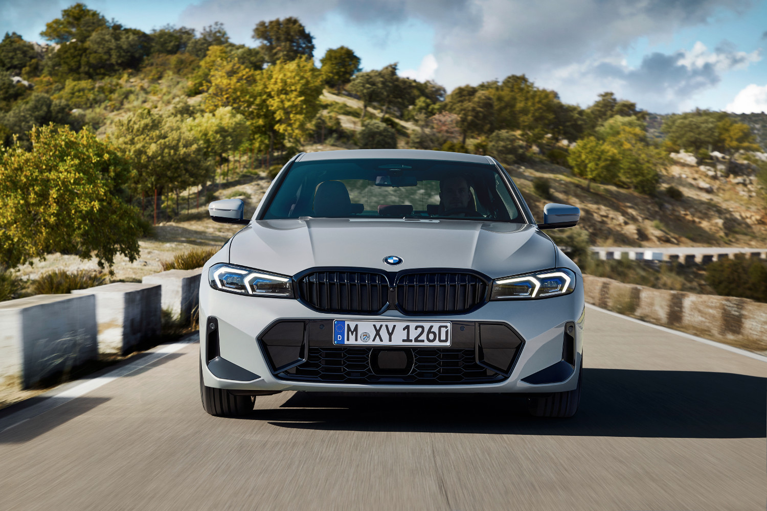 A meio do ciclo de vida, o BMW Série 3 vê a sua estética modernizada... além de mais desportiva