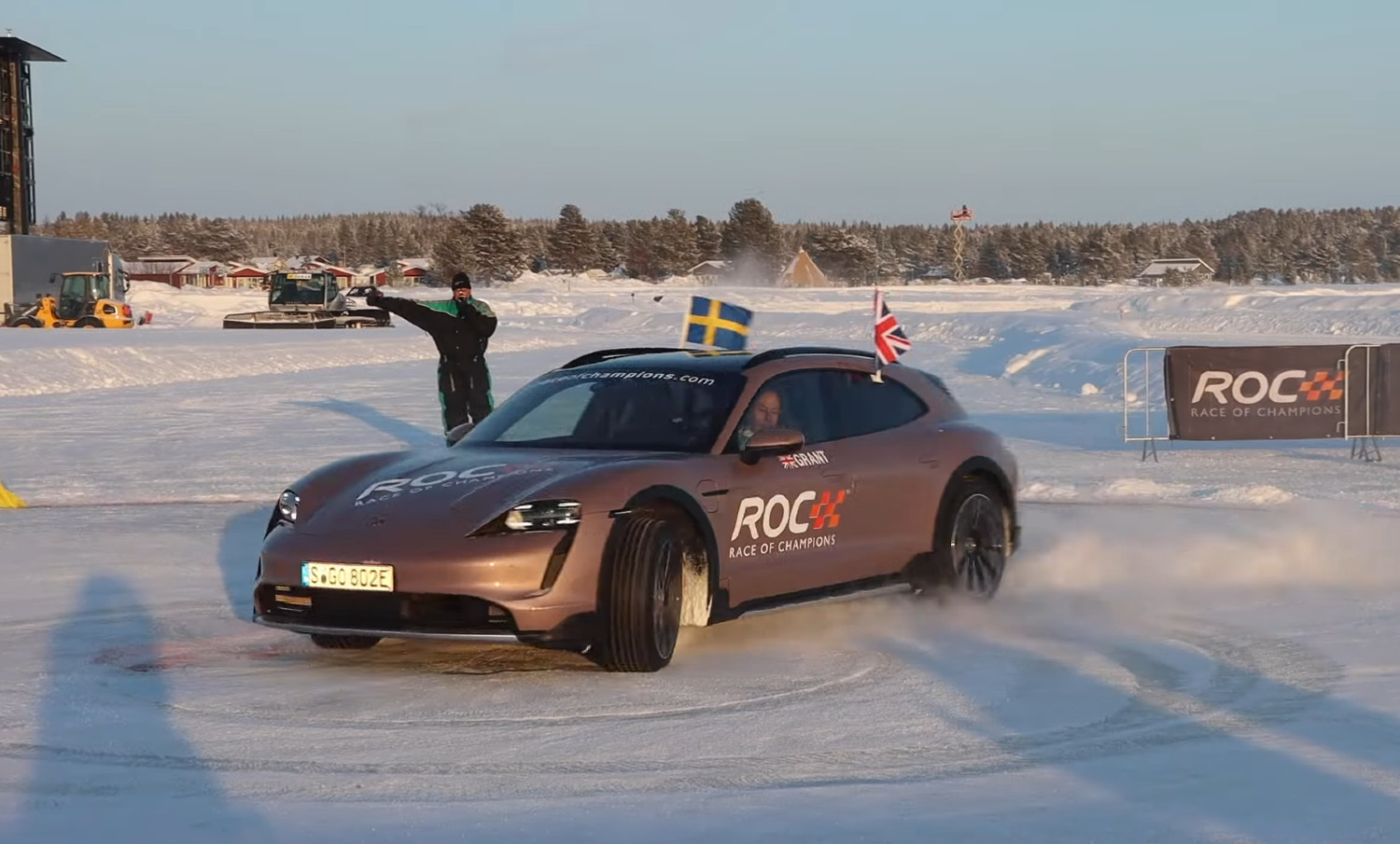 O Porsche Taycan Cross Turismo acaba de fixar um novo recorde de 'donuts', mas no gelo