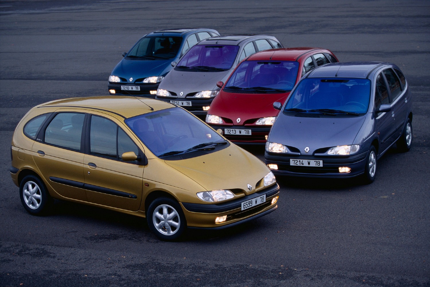 A primeira geração do Renault Scénic foi a que mais vendeu, tendo-se tornado um verdadeiro caso de sucesso