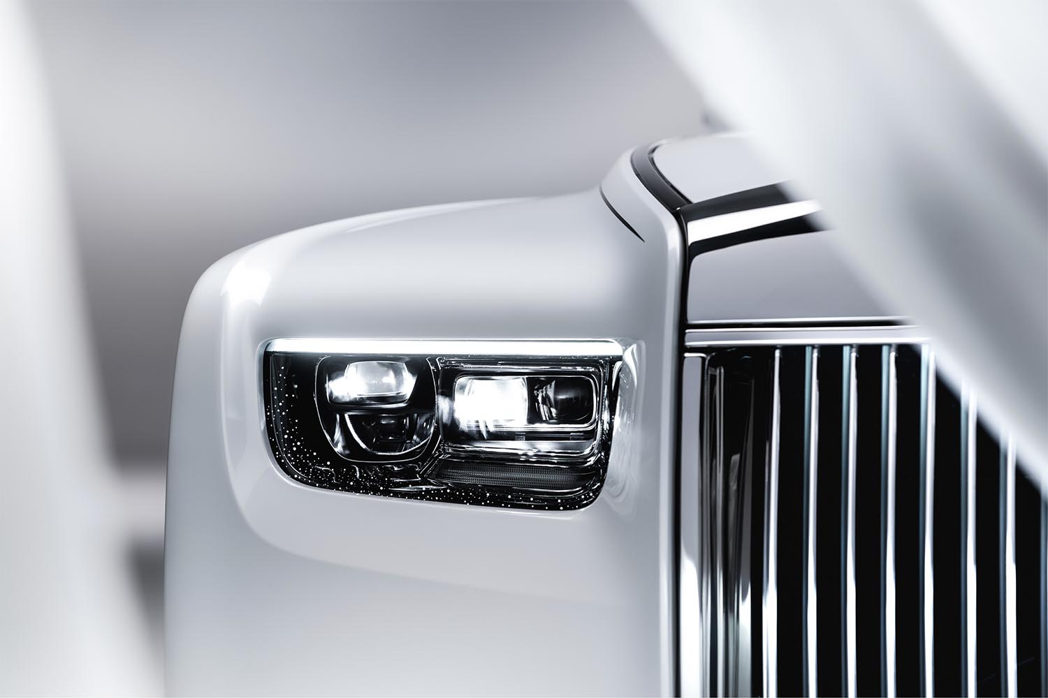 Rolls-Royce Phantom com óticas revistas