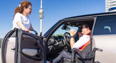 Mini Cooper SE recebe versão adaptada para condutores de mobilidade reduzida