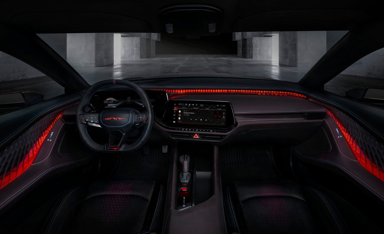 Com um interior "obrigatoriamente desportivo", o Dodge Charger Daytona SRT Concept não deixa de apostar nos ecrãs... grandes