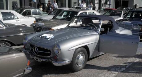 Soc. Com. C.Santos. Passeio de clássicos reuniu 40 Mercedes-Benz históricos