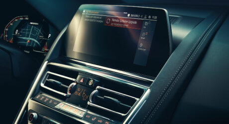 Com dedo português. BMW anuncia novo sistema iDrive 9.0 para 2023