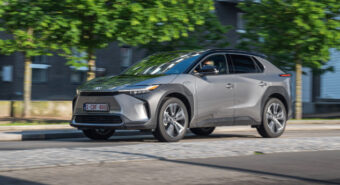Toyota quer acelerar produção de elétricos para “apanhar” BYD e Tesla