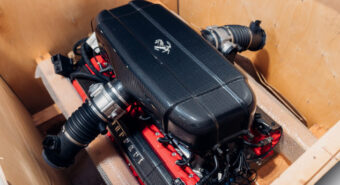 Procura um presente original? Ferrari V12 totalmente novo vai a leilão!