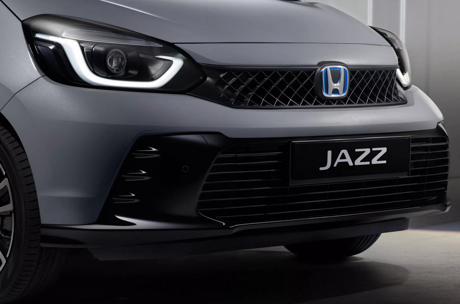 O pára-choques mais esculpido e saliente é um dos aspectos marcantes na renovação do Honda Jazz 