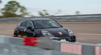 Previsto para 2024. Porsche Macan EV anuncia-se ainda mais desportivo